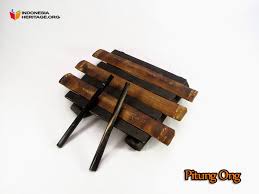 Ketadu mara adalah alat musik yang terbuat dari kayu dan tali senar. Info Ntt Alat Musik Tradisional Nusa Tenggara Timur Ntt