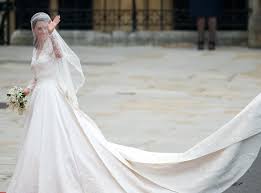 Beim entwurf habe sich die designerin eng mit kate middleton abgestimmt. Das Brautkleid Von Kate Middleton Victoria Kate Middleton Co Die Brautkleider Der Royal Hochzeiten Liebenswert Magazin