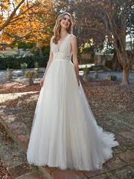 Ad alcune spose piace mantenere le cose semplici, che si abiti da sposa semplici sono perfetti per matrimoni informali o intimi. Vestiti Da Sposa La Guida Definitiva Con Tutto Quello Che Devi Sapere