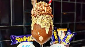 Burger Joint Milky Lane Vend Maintenant Un Cocktail Caramilk Twirl Et Lord Have Mercy En 2020 Fontaine Cocktail Pina Colada Cocktail Bleu