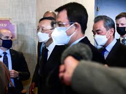 决策者必须遏制金融脆弱性和贸易争端升级带来的短期风险，推进实现经 济、社会和环境目标的长期发展战略。 果断的政策行动，关键是在应对气候变化、可 持续金融、可持续生产与消费、克服不平等等重要领域进行多边、合作、长期的全球决 策。 1wyj79xbbg4h3m