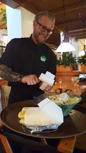 Chicken alfredo is olive garden's most popular menu item, a representative for the brand told popsugar. Olive Garden Servers What Is The Most Parmesan You Have Ever Had To Put On A Dish For A Customer Askreddit