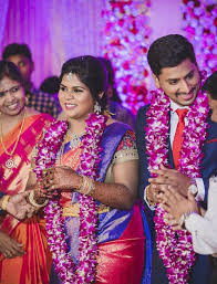 Trending Couple Varmala Designs This Wedding Season Floral varmalas are a big rage considering they can be coordinated with the indian wedding flowers. trending couple varmala designs this