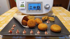 Mettetele nel cestello del bimby, unite l'acqua e fatele lessare per 25 minuti impostando la velocità 1 e la temperatura varoma. Video Ricette Bimby Polpette Di Pane E Patate Per Bimby Tm6 Tm5 Tm31 Facebook