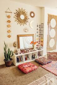 Jangan lupa pilih desain kamar dengan budget yang sesuai di kantong, ya! 7 Inspirasi Desain Kamar Tidur Estetis Kekinian