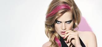 Les racines sont brunes, alors que les longueurs se parent de reflets cuivrés. Tendance Couleur Cheveux 2016 La Saison Des Brondes Et Des Broux