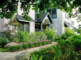 Lush Landscaping Ideas For Your Front Yard Modern Landscaping Yard Landscaping Front Yard