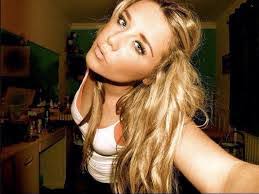 Isabella Hicks's Instagram, Twitter & Facebook