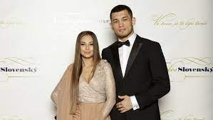 Svým skvělým hlasem, hudební vyzrálostí si rychle získala sympatie diváků i poroty a postoupila do finále. Po Erotickom Videu Jednoznacna Odpoved Mala Monika Bagarova Lesbicku Skusenost Televizia Markiza