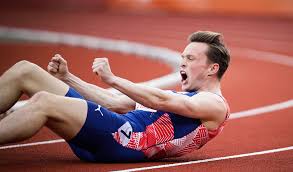 He ran 46.70 seconds to set a new men's 400 m hurdles record at the diamond league meeting in oslo. Karsten Warholm Smashes World 300m Hurdles Best In Oslo Aw