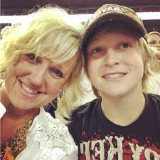 Staci Bell's Instagram, Twitter & Facebook