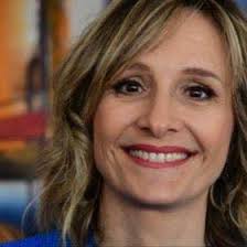 LAURA RAFFO.* Economista y conferencista. Directora en Banco Santander y en  MindNutrition. Columnista semanal en Telemundo. Posee más de 15 años de  experiencia en cargos gerenciales en organizaciones tales como Microsoft,  Manpower,