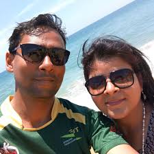 Both have scored over 9000 T20 runs, but which of David Warner and Shoaib  Malik should reach the next round of #GreatestT20Player? Vote now:  es.pn/2JFpgJ1