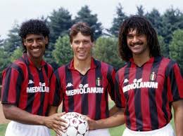 Nos anos 1980, o argentinos juniors montou o melhor time de sua história e conseguiu seus primeiros títulos nacionais e até mesmo uma copa libertadores. Jr Oldan A Twitter El Napoli Habia Ganado El Scudetto Y Berlusconi Dijo Que El Mundialista Claudio Borghi Seria El Futuro Del Club Mejor Que Maradona Haria Un Gran Torneo Y Acabaria