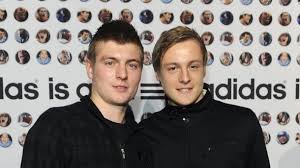 Felix kroos (medial collateral strain). may 19, 2011, per werder.de : Fussball Bruder Felix Kroos Uber Vergleiche Zu Toni Aufstieg Als Wm Titel