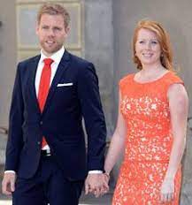 Annie lööf är utbildad jurist och har rimligen haft samma möjligheter som män att nå dit hon ville. Annie Loof Jag Fick Ta Hand Om Smasyskon Och Laga Makaroner Hemmets Journal