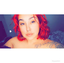 Ran thru , looks NOTHING like her piks thats y she only takes piks from the  chest up