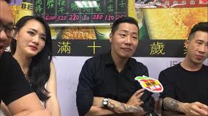 共和 作词：林昶佐 作曲：林昶佐 刘笙汇 编曲：闪灵 雨落袂停 雺雾袂散 数百年的压迫 凌迟袂煞 家己的命运 家己来担 行过坎坷 起造国家 新共和 新国家 新共和 新国家 做主人的骨气 亲像破涌的军舰 绝对袂回航 出头天的气魄 亲像倔强的战车 坚定向前行 为著大家的共和 咱冒寡齐风险 为著大家的. é‡'æ›²æ…¶åŠŸ é–ƒéˆæ¨‚åœ˜å·¡è¿´åœ2å¹´ DorisåçœŸå¯¦åŽŸå›  æž—æ˜¶ä½æ€•è¢«èªª ä¸å‹™æ­£æ¥­ Ettodayæ˜Ÿå…‰é›² Ettodayæ–°èžé›²