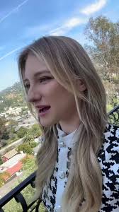 Evelyn Giles (@eveylngill)