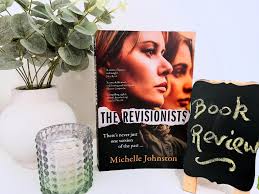 📚 BOOK REVIEW 📚 Title ▫️THE REVISIONISTS Author ▫️Michelle Johnston  Publisher ▫️Harper Collins AU @harpercollinsaustralia Published Date ▫️2nd  July 2025 Pages ▫️336 RRP ▫️$34.99 Genre ▫️Fiction