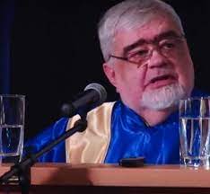 Andrei pleșu, care este scriitor, eseist, istoric al artei și un stilist al limbii române, abordează tema prostiei în mod sincer: ConferinÈ›a Despre Prostie A Lui Andrei PleÈ™u Ziarul Curentul