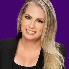 Tracy Enos's Instagram, Twitter & Facebook