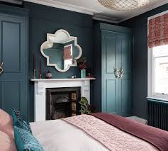 La Derniere Tendance Pour La Chambre Le Bleu Canard Et Le Vieux Rose Vous Ne Sav Chambre Eclectique Chambre A Coucher Vieux Rose Chambre Parentale Vieux Rose