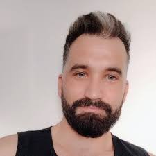 Laura Hernández-Lorenzo (@lamusadecima)