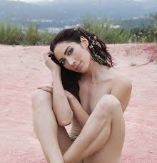 Have less. Do more. Be more. 💫🙏🏻