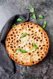 500 g rigatoni nudeln 150 g parmesankäse, fein gerieben 2 tl olivenöl 2 knoblauchzehen, klein geschnitten 400 g. Rigatoni Torte Ein Alter Klassiker Mit Lieblingssauce Kuechenchaotin