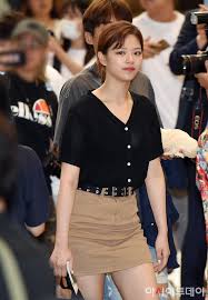 유튜버 이진호가 그룹 트와이스 멤버 정연의 건강 상태를 언급하며, 살이 찐 이유에 대한 추측을 내놨다.이진호는 지난 22일 자신의 유튜브 채널 . í¬í†  íŠ¸ì™€ì´ìŠ¤ ì •ì—° ê³µí•­ì—ì„œ ë§Œë‚˜ë©´ ì´ëŸ° ëŠë‚Œ ì•„ì‹œì•„íˆ¬ë°ì´