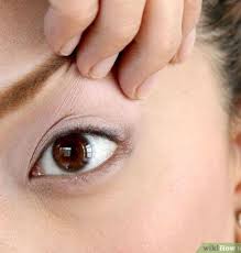 How to apply eyeliner on the bottom lid. 5 Tips On How To Apply Graphic Eyeliner Graphic Eyeliner Designs Perfectly Graphic Eyeliner Eyeliner For Beginners Eyeliner Designs