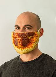 Benjamin Bertram diseña mascarillas protectoras con cualquier objeto