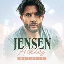 📷 • @JensenAckles with #Supernatural crew member Jason Cecchini, in  Vancouver. #spnfamily #jensenackles 🔗: https://t.co/SePU5mGLN0