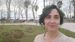 Ze komt, ze komt… onze gloednieuwe reisbrochure 2026 🤩 We vullen naarstig  de enveloppen. Volgende week in jouw brievenbus. Fijn weekend! 🤗