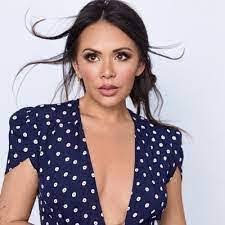 Kristi Schindler's Instagram, Twitter & Facebook