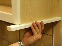 How To Install A Kitchen Cabinet Light Rail Cabinet Molding Diy Kitchen Cabinets Kitchen Cabinets Makeover