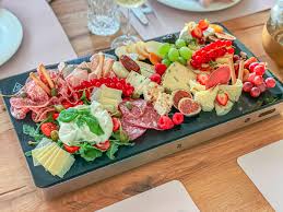 Liebe gäste am samstag den *07.08.2021 ab 13 uhr.* haben wir eine geschlossene gesellschaft, daher bleibt unser hofcafe abends geschlossen. Kase Und Antipasti Platte Selbst Gemacht Lillytime