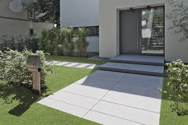 Belino Platten Mit Ruhiger Flachenwirkung Und Feinrauer Oberflache Betonblockgarten In 2020 Garten Vorgarten Terrasse