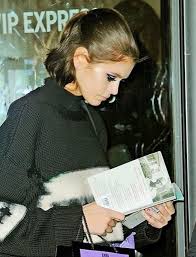 Kaia Gerber Style Grazia Magazine Watch Kaia Gerber And Emily Ratajkowski Discuss Joan Didion Book In 2020 Kaia Gerber Winged Eyeliner Makeup No Eyeliner Makeup