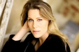 Rachel Whitman's Instagram, Twitter & Facebook