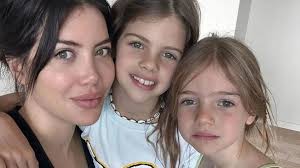 Wanda Nara gastó una fortuna en vestidos para sus hijas y ocurrió lo peor