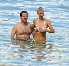 Uno en el lugar en el que se preparó el cuerpo, otro en la cochería y el restante en la casa de uno de los empleados que posó para las fotos junto a su hijo. Marcos De Quinto De Coca Cola A La Politica El Nuevo Risto Mejide De Ciudadanos Informalia Es