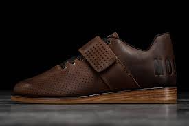 Many of our products are used by professionals, but are equally suitable for novices or amateurs. The 10 Best Weightlifting Shoes Of 2021