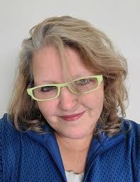 Beth Dobson's Instagram, Twitter & Facebook