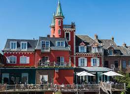 Hotel de la baie de somme is located at 16, quai de l'amiral courbet, 0.2 miles from the center of le crotoy. Hotel Les Tourelles A Nice Family Retreat In The Bay Of Somme Les Louvesles Louves