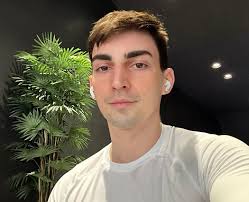 Cameron Hughes (@cameronhughes) • Instagram photos and videos