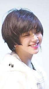 Styles that stay above the shoulders add dimension, class, and fun, and there are so many to choose from, whatever your age. Short Hair Chaeyoung Spam Twice íŠ¸ì™€ì´ìŠ¤ ã…¤ Amino