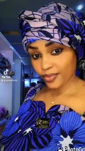 Modèle de robe droite en pagne couture