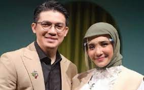 Irwansyah released his first solo. Geger Isu Irwansyah Meninggal Dunia Pemotretan Zaskia Sungkar Ikut Disorot